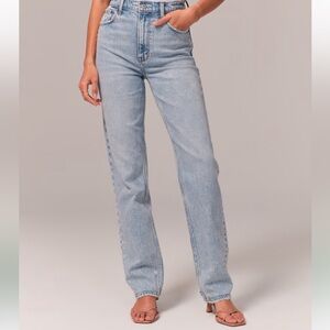 Like new light wash Abercrombie and fitch Ultra High Rise 90s Straight Jean